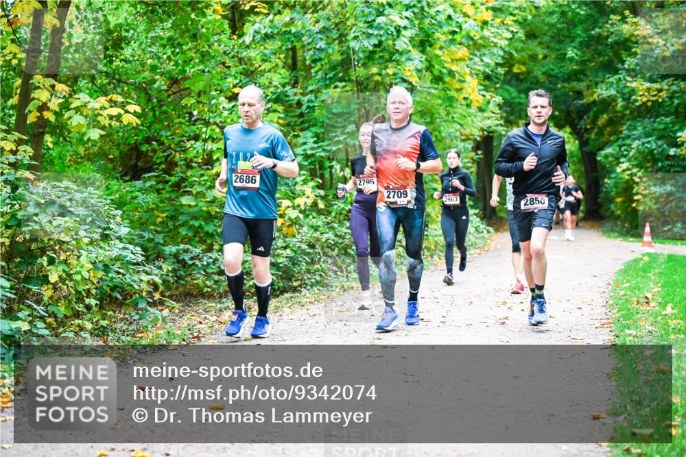 12.10.2025 - Bramfelder Halbmarathon 2025 Dr. Thomas Lammeyer http://msf.ph/oto/9342074 12.10.2025 09:53:56 Laufen 2686, 2795, 2709, 2963, 2850 meine-sportfotos.de