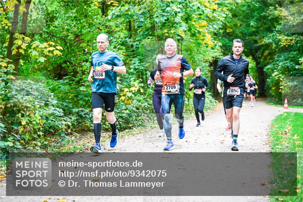 12.10.2025 - Bramfelder Halbmarathon 2025 Dr. Thomas Lammeyer http://msf.ph/oto/9342075 12.10.2025 09:53:56 Laufen 2686, 279, 2709, 2963, 2850 meine-sportfotos.de