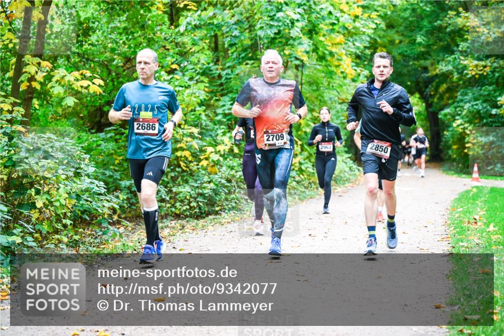 12.10.2025 - Bramfelder Halbmarathon 2025 Dr. Thomas Lammeyer http://msf.ph/oto/9342077 12.10.2025 09:53:56 Laufen 2025, 2686, 2709, 14, 2963, 2850 meine-sportfotos.de