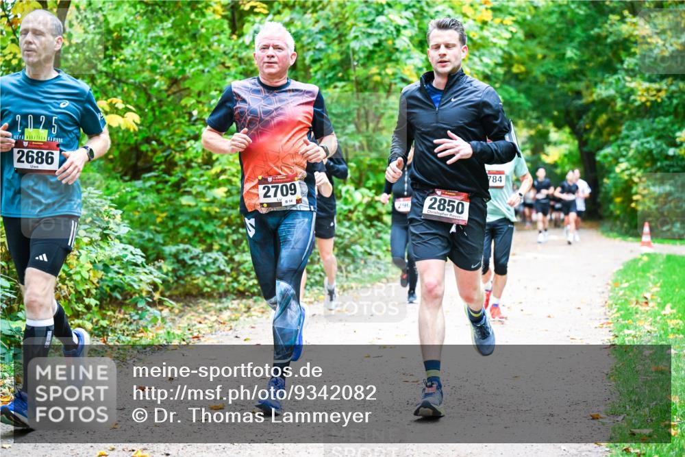 12.10.2025 - Bramfelder Halbmarathon 2025 Dr. Thomas Lammeyer http://msf.ph/oto/9342082 12.10.2025 09:53:57 Laufen 2025, 2686, 2709, 296, 2850, 784 meine-sportfotos.de