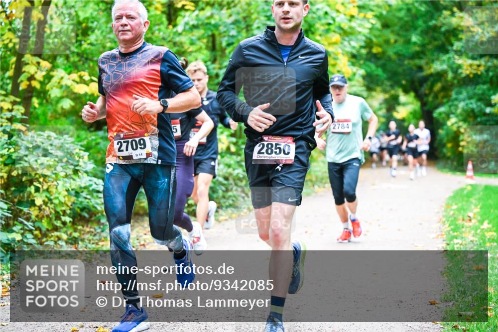 12.10.2025 - Bramfelder Halbmarathon 2025 Dr. Thomas Lammeyer http://msf.ph/oto/9342085 12.10.2025 09:53:57 Laufen 2709, 14, 2850, 2784 meine-sportfotos.de