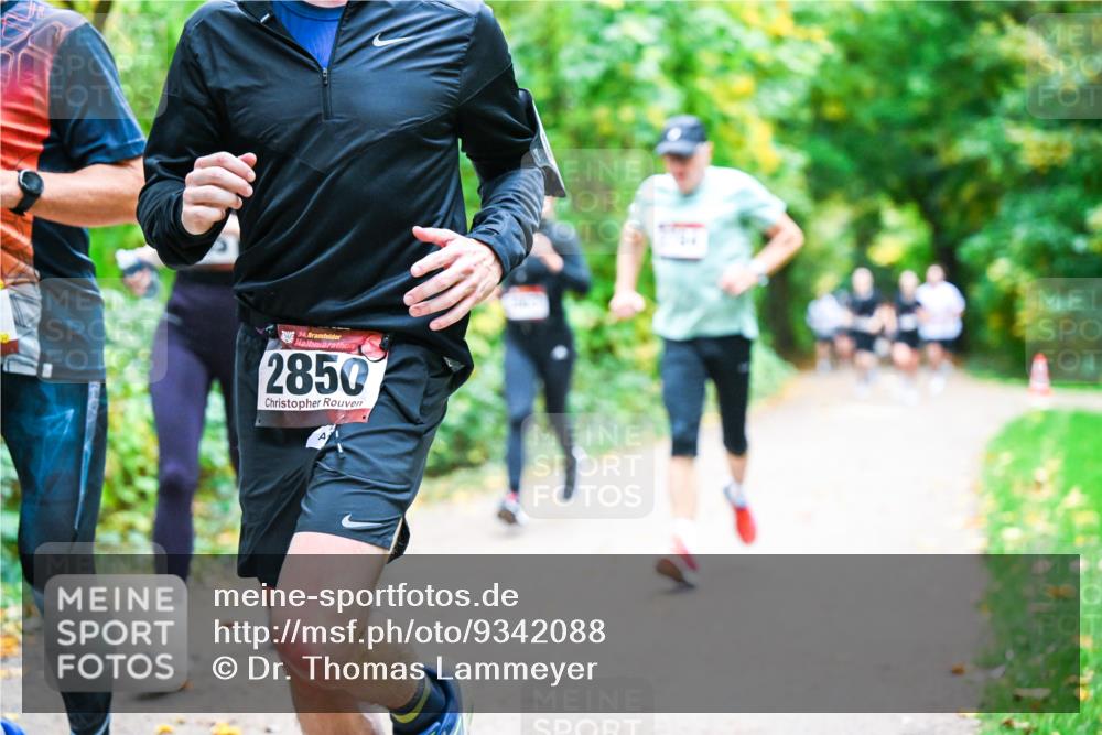 12.10.2025 - Bramfelder Halbmarathon 2025 Dr. Thomas Lammeyer http://msf.ph/oto/9342088 12.10.2025 09:53:58 Laufen 34, 2850 meine-sportfotos.de