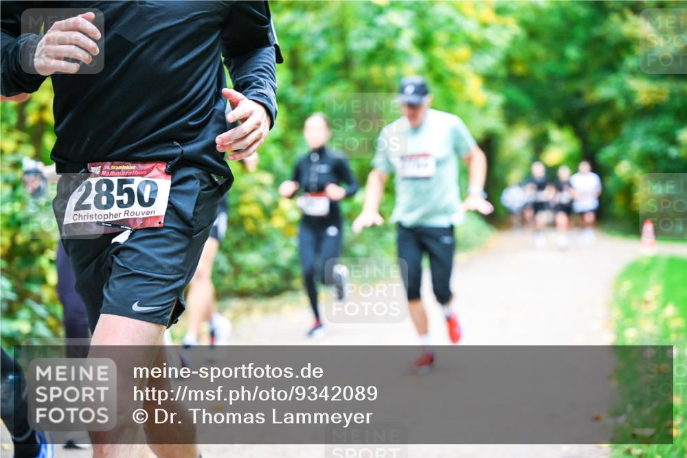 12.10.2025 - Bramfelder Halbmarathon 2025 Dr. Thomas Lammeyer http://msf.ph/oto/9342089 12.10.2025 09:53:58 Laufen 34, 2850 meine-sportfotos.de