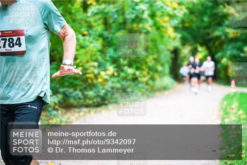 12.10.2025 - Bramfelder Halbmarathon 2025 Dr. Thomas Lammeyer http://msf.ph/oto/9342097 12.10.2025 09:53:59 Laufen 34, 784 meine-sportfotos.de