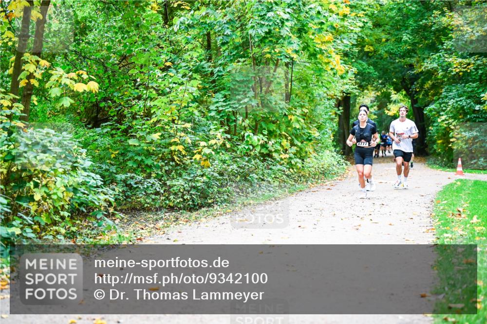 12.10.2025 - Bramfelder Halbmarathon 2025 Dr. Thomas Lammeyer http://msf.ph/oto/9342100 12.10.2025 09:54:01 Laufen 2777 meine-sportfotos.de