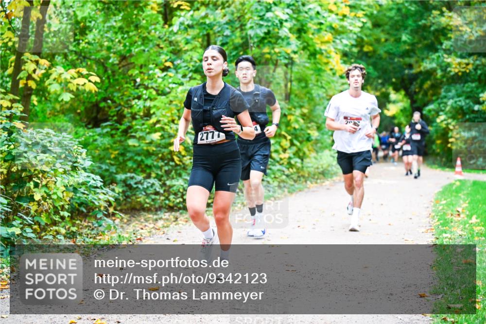 12.10.2025 - Bramfelder Halbmarathon 2025 Dr. Thomas Lammeyer http://msf.ph/oto/9342123 12.10.2025 09:54:04 Laufen 2777 meine-sportfotos.de