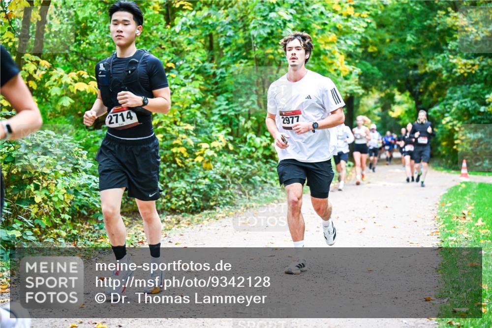 12.10.2025 - Bramfelder Halbmarathon 2025 Dr. Thomas Lammeyer http://msf.ph/oto/9342128 12.10.2025 09:54:05 Laufen 2714, 2977 meine-sportfotos.de