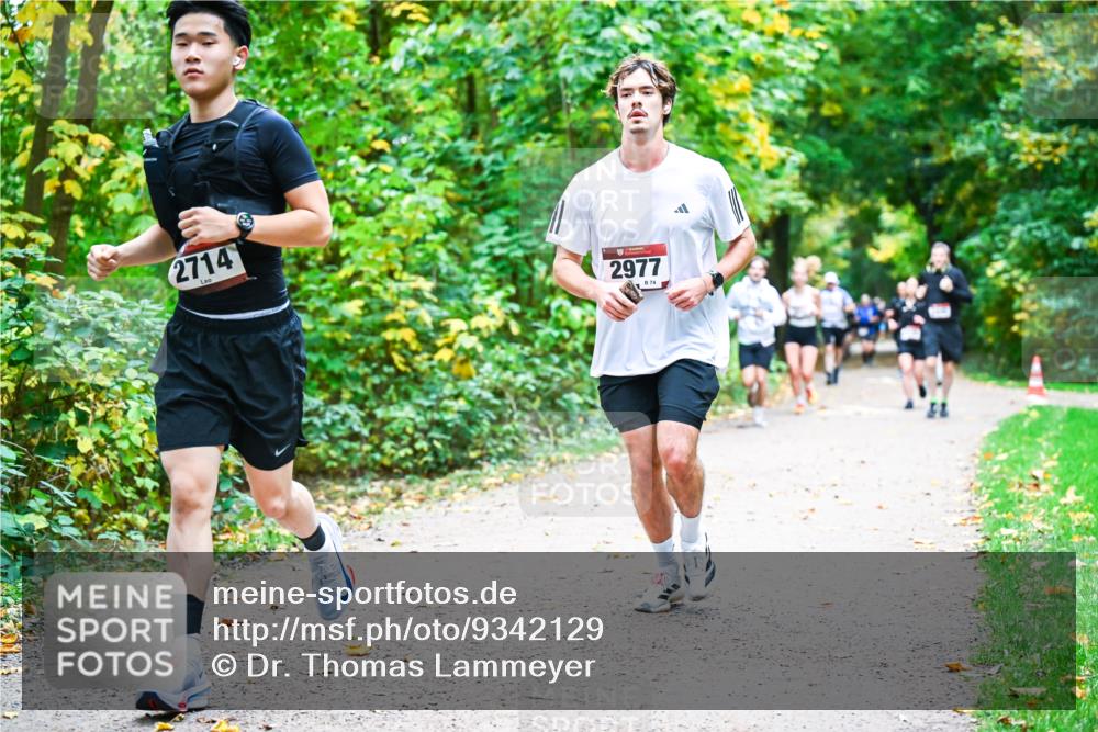 12.10.2025 - Bramfelder Halbmarathon 2025 Dr. Thomas Lammeyer http://msf.ph/oto/9342129 12.10.2025 09:54:06 Laufen 2714, 2977, 874 meine-sportfotos.de