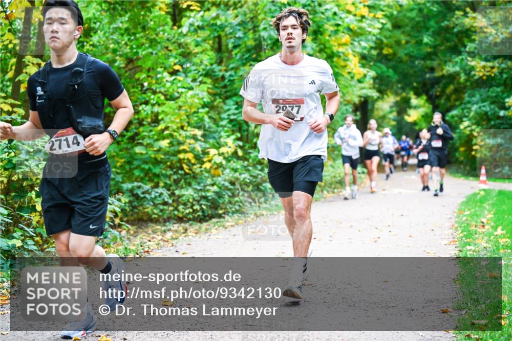 12.10.2025 - Bramfelder Halbmarathon 2025 Dr. Thomas Lammeyer http://msf.ph/oto/9342130 12.10.2025 09:54:06 Laufen 2977, 2714 meine-sportfotos.de