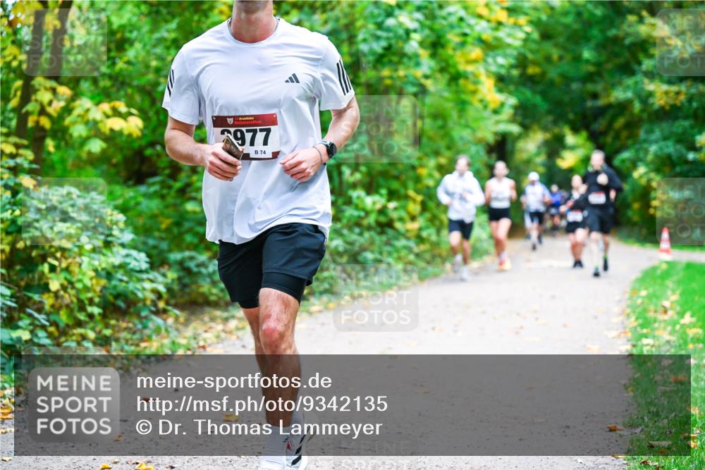 12.10.2025 - Bramfelder Halbmarathon 2025 Dr. Thomas Lammeyer http://msf.ph/oto/9342135 12.10.2025 09:54:06 Laufen 977, 74 meine-sportfotos.de