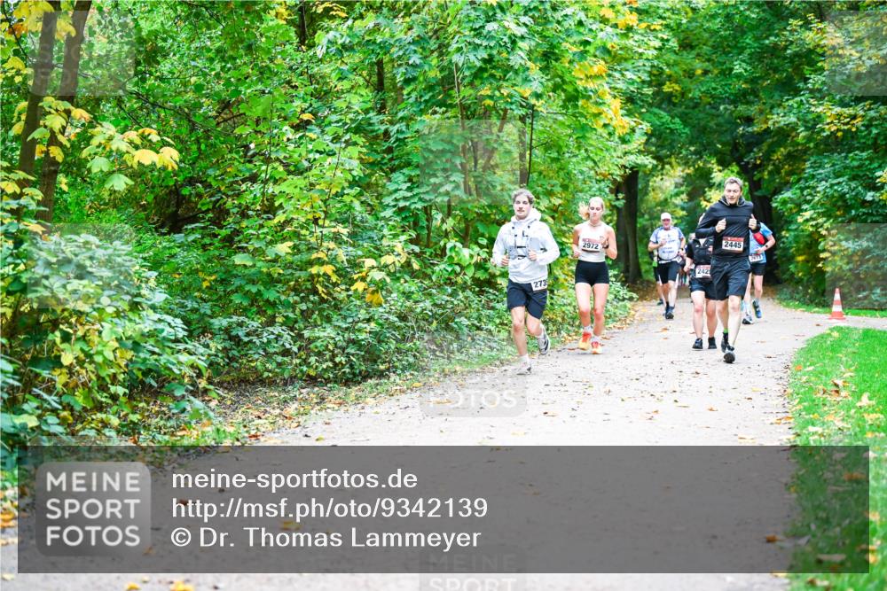 12.10.2025 - Bramfelder Halbmarathon 2025 Dr. Thomas Lammeyer http://msf.ph/oto/9342139 12.10.2025 09:54:07 Laufen 273, 2972, 2445 meine-sportfotos.de