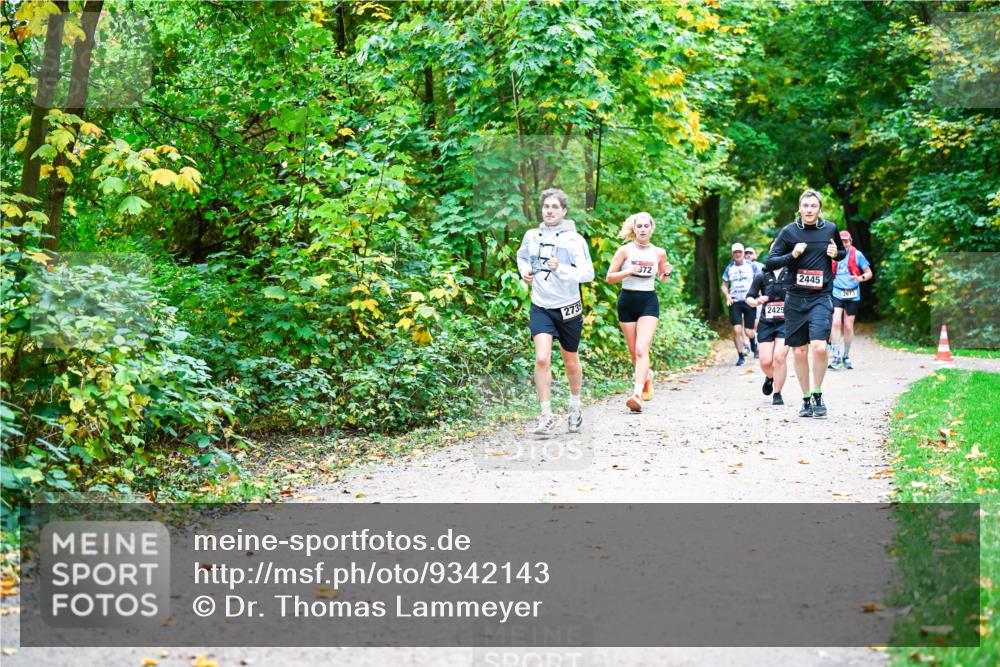 12.10.2025 - Bramfelder Halbmarathon 2025 Dr. Thomas Lammeyer http://msf.ph/oto/9342143 12.10.2025 09:54:08 Laufen 2735, 72, 2425, 2445, 2073 meine-sportfotos.de