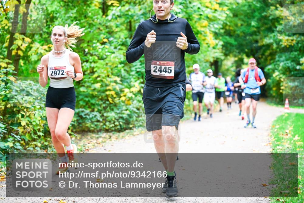 12.10.2025 - Bramfelder Halbmarathon 2025 Dr. Thomas Lammeyer http://msf.ph/oto/9342166 12.10.2025 09:54:11 Laufen 2972, 2445 meine-sportfotos.de
