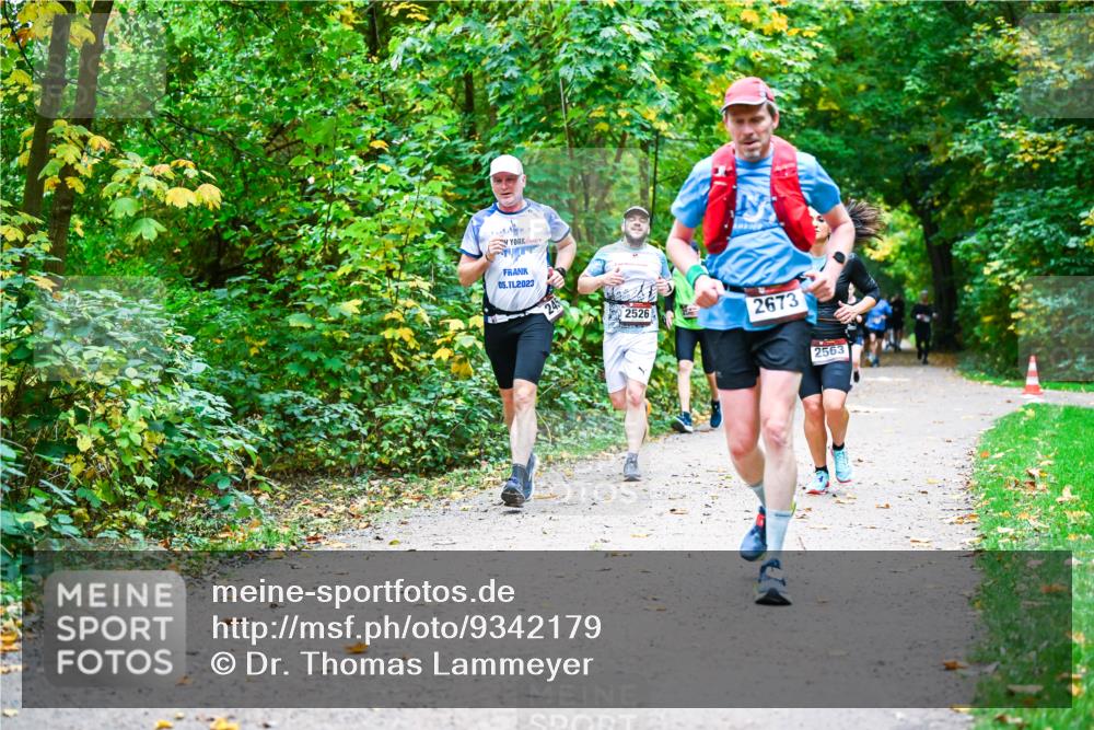 12.10.2025 - Bramfelder Halbmarathon 2025 Dr. Thomas Lammeyer http://msf.ph/oto/9342179 12.10.2025 09:54:14 Laufen 05, 11, 2023, 245, 2526, 2673, 2563 meine-sportfotos.de