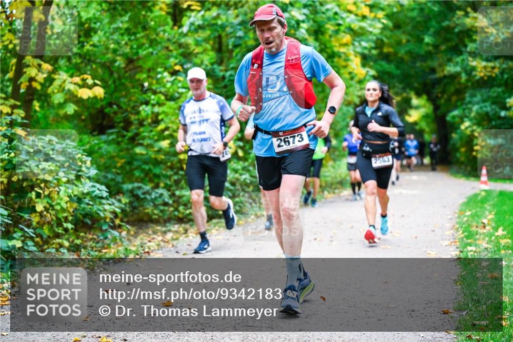 12.10.2025 - Bramfelder Halbmarathon 2025 Dr. Thomas Lammeyer http://msf.ph/oto/9342183 12.10.2025 09:54:15 Laufen 2673, 2563 meine-sportfotos.de