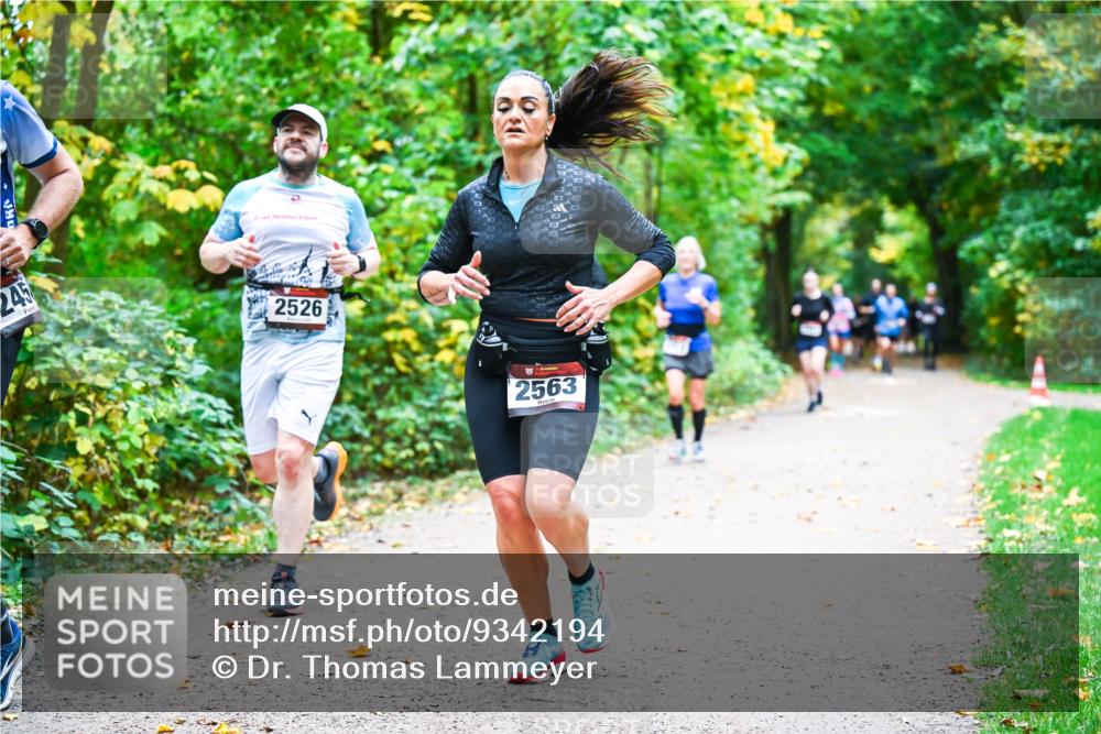 12.10.2025 - Bramfelder Halbmarathon 2025 Dr. Thomas Lammeyer http://msf.ph/oto/9342194 12.10.2025 09:54:16 Laufen 245, 2526, 2563 meine-sportfotos.de