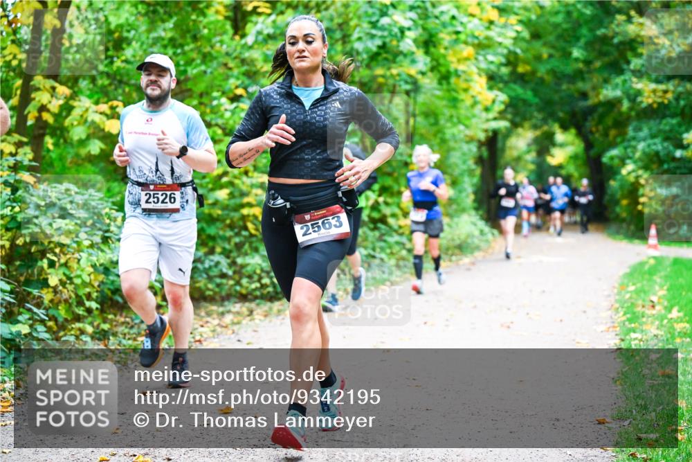 12.10.2025 - Bramfelder Halbmarathon 2025 Dr. Thomas Lammeyer http://msf.ph/oto/9342195 12.10.2025 09:54:16 Laufen 2526, 2563 meine-sportfotos.de