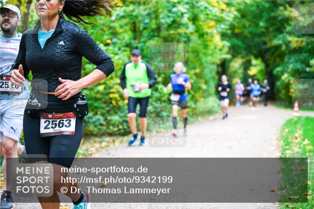 12.10.2025 - Bramfelder Halbmarathon 2025 Dr. Thomas Lammeyer http://msf.ph/oto/9342199 12.10.2025 09:54:17 Laufen 250, 34, 2563 meine-sportfotos.de