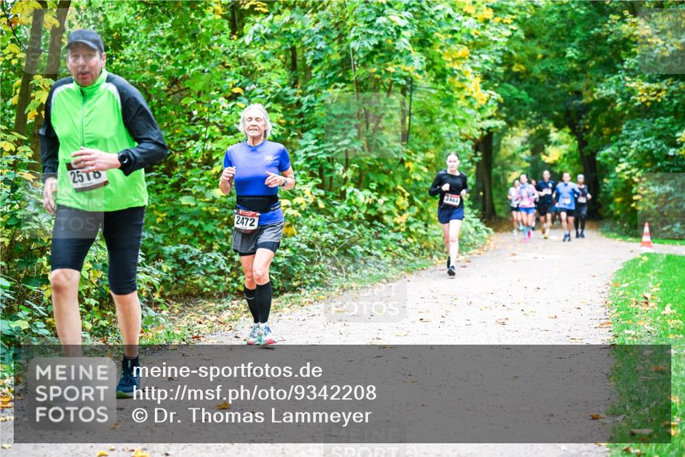 12.10.2025 - Bramfelder Halbmarathon 2025 Dr. Thomas Lammeyer http://msf.ph/oto/9342208 12.10.2025 09:54:18 Laufen 2518, 2472, 2484 meine-sportfotos.de