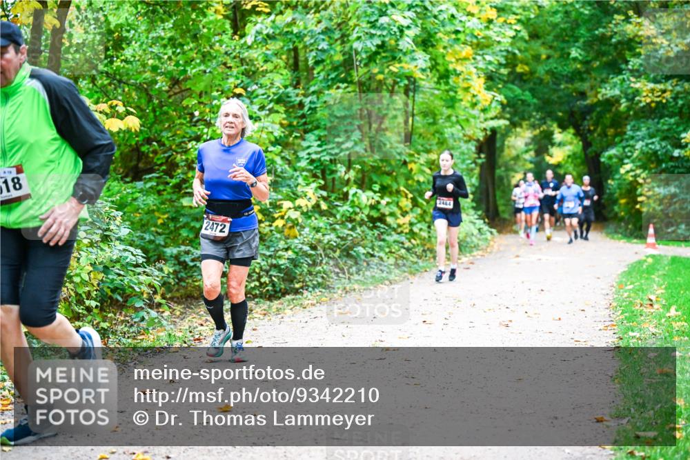 12.10.2025 - Bramfelder Halbmarathon 2025 Dr. Thomas Lammeyer http://msf.ph/oto/9342210 12.10.2025 09:54:19 Laufen 19, 18, 2472, 2484 meine-sportfotos.de