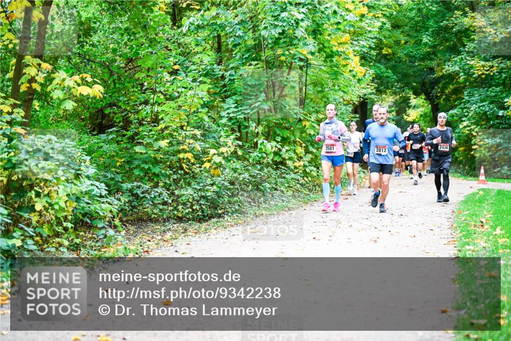 12.10.2025 - Bramfelder Halbmarathon 2025 Dr. Thomas Lammeyer http://msf.ph/oto/9342238 12.10.2025 09:54:24 Laufen 2581, 2813, 2812, 2436 meine-sportfotos.de