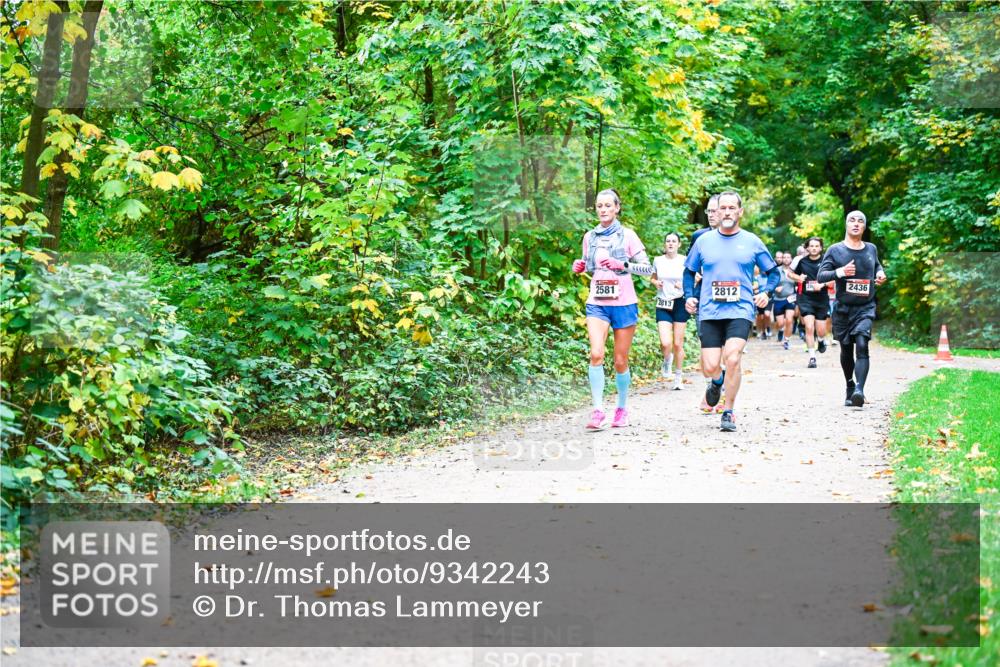 12.10.2025 - Bramfelder Halbmarathon 2025 Dr. Thomas Lammeyer http://msf.ph/oto/9342243 12.10.2025 09:54:25 Laufen 2581, 2813, 2812, 2436 meine-sportfotos.de