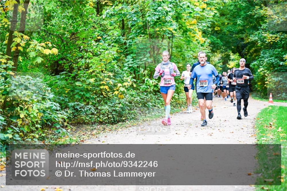 12.10.2025 - Bramfelder Halbmarathon 2025 Dr. Thomas Lammeyer http://msf.ph/oto/9342246 12.10.2025 09:54:25 Laufen 2581, 2813, 2812, 2436 meine-sportfotos.de