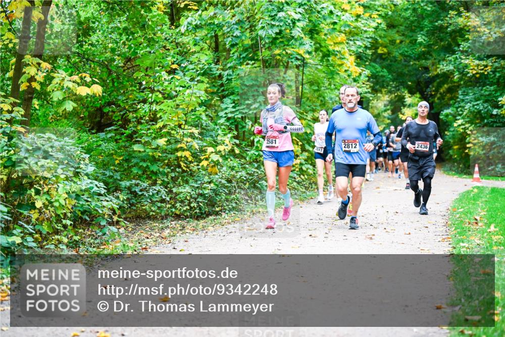 12.10.2025 - Bramfelder Halbmarathon 2025 Dr. Thomas Lammeyer http://msf.ph/oto/9342248 12.10.2025 09:54:26 Laufen 2581, 13, 2812, 2436 meine-sportfotos.de