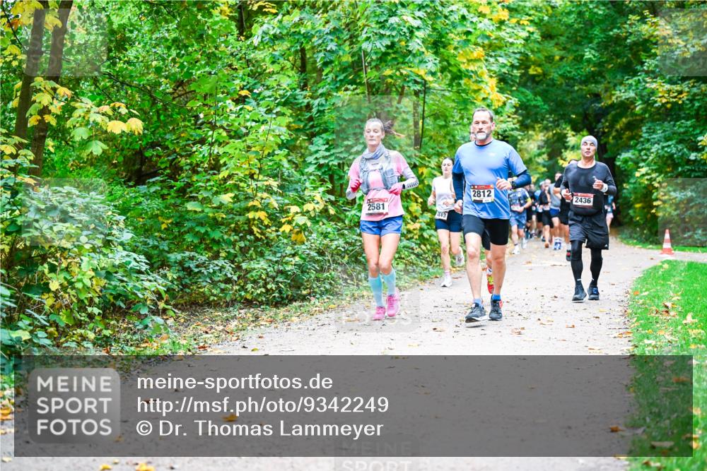 12.10.2025 - Bramfelder Halbmarathon 2025 Dr. Thomas Lammeyer http://msf.ph/oto/9342249 12.10.2025 09:54:26 Laufen 2581, 813, 2812, 2436 meine-sportfotos.de