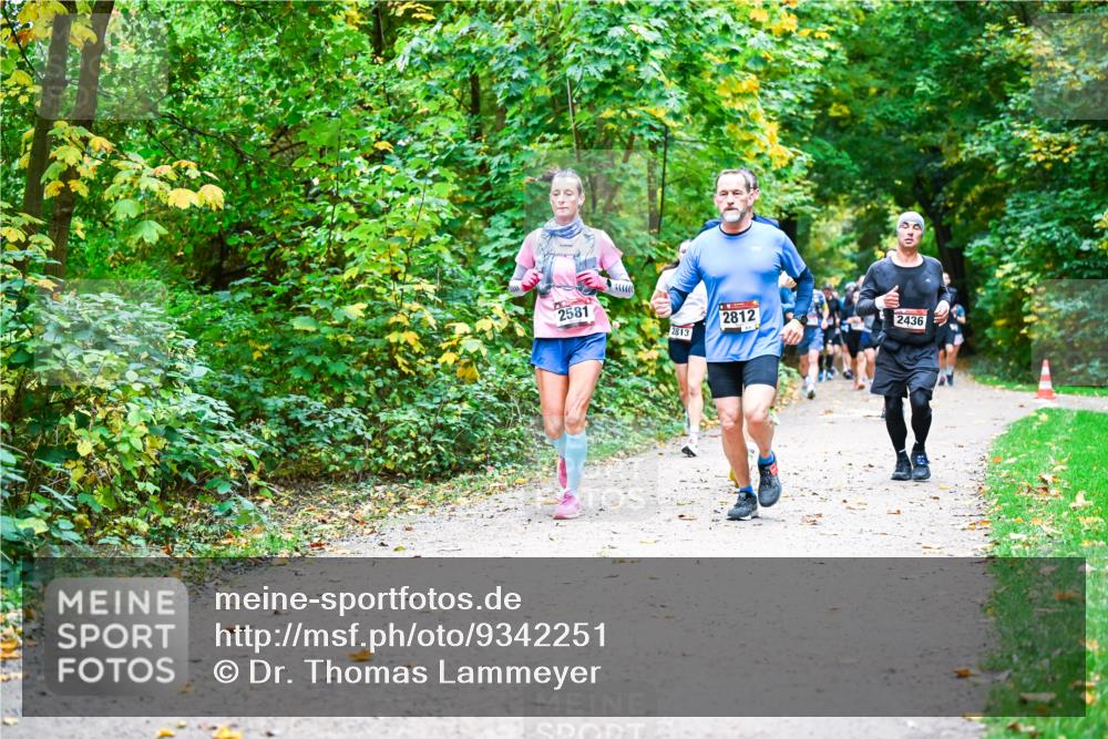 12.10.2025 - Bramfelder Halbmarathon 2025 Dr. Thomas Lammeyer http://msf.ph/oto/9342251 12.10.2025 09:54:26 Laufen 00, 00, 2581, 2812, 2436, 2813 meine-sportfotos.de