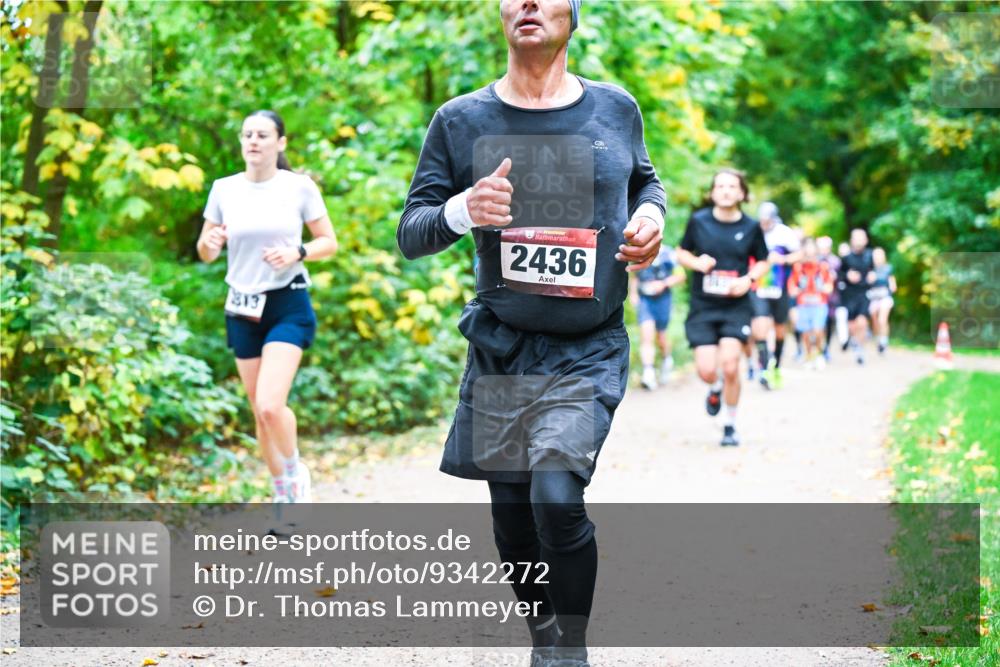 12.10.2025 - Bramfelder Halbmarathon 2025 Dr. Thomas Lammeyer http://msf.ph/oto/9342272 12.10.2025 09:54:29 Laufen 813, 2436 meine-sportfotos.de
