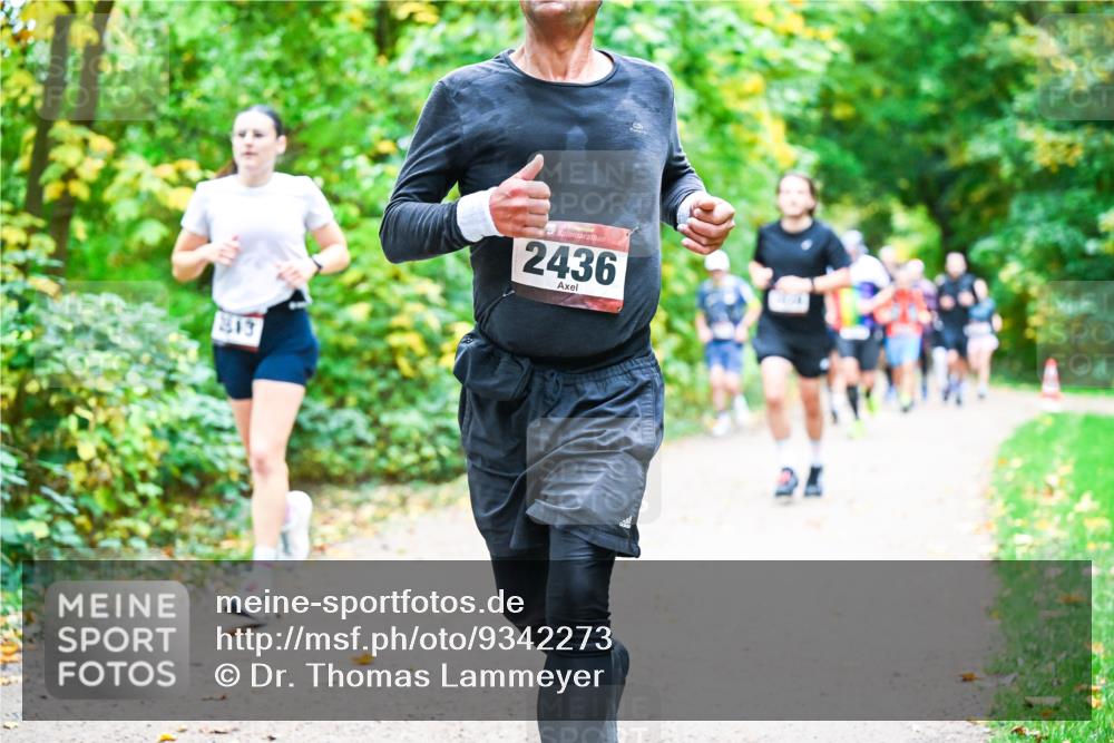 12.10.2025 - Bramfelder Halbmarathon 2025 Dr. Thomas Lammeyer http://msf.ph/oto/9342273 12.10.2025 09:54:29 Laufen 813, 2436 meine-sportfotos.de