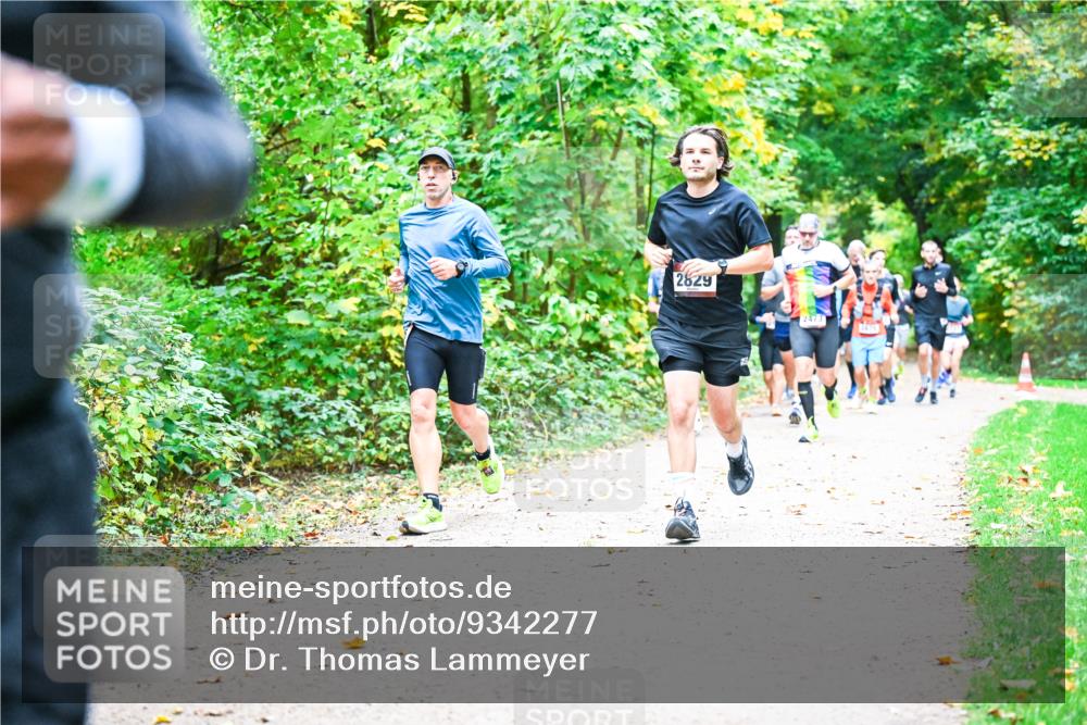 12.10.2025 - Bramfelder Halbmarathon 2025 Dr. Thomas Lammeyer http://msf.ph/oto/9342277 12.10.2025 09:54:30 Laufen 2829 meine-sportfotos.de