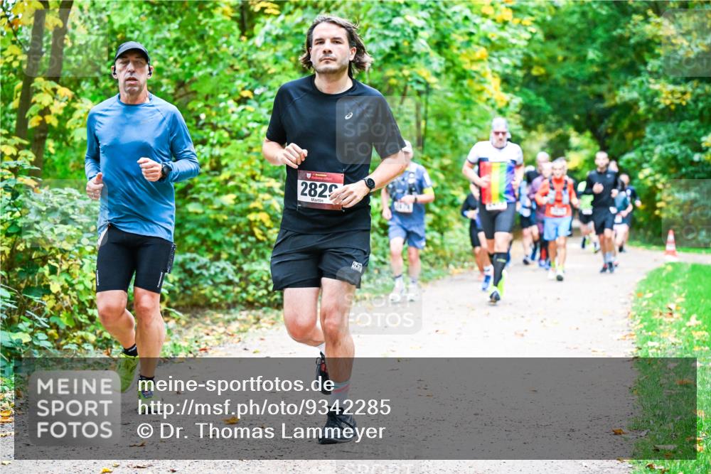 12.10.2025 - Bramfelder Halbmarathon 2025 Dr. Thomas Lammeyer http://msf.ph/oto/9342285 12.10.2025 09:54:31 Laufen 2829 meine-sportfotos.de
