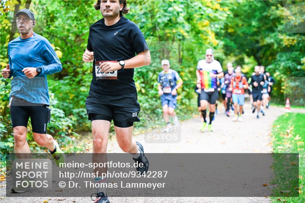 12.10.2025 - Bramfelder Halbmarathon 2025 Dr. Thomas Lammeyer http://msf.ph/oto/9342287 12.10.2025 09:54:32 Laufen 23 meine-sportfotos.de
