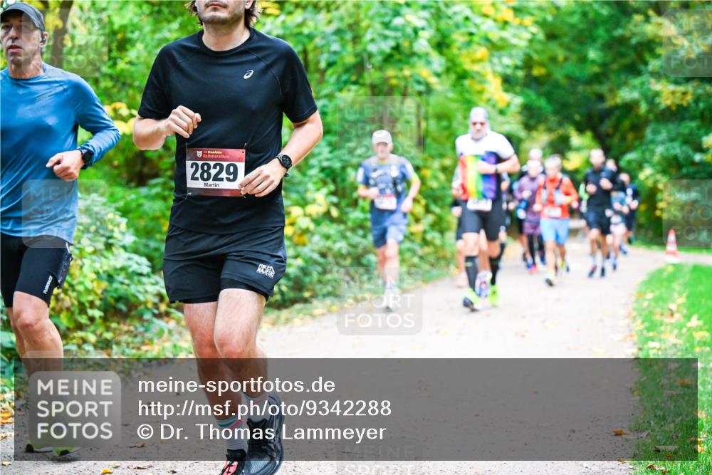 12.10.2025 - Bramfelder Halbmarathon 2025 Dr. Thomas Lammeyer http://msf.ph/oto/9342288 12.10.2025 09:54:32 Laufen 34, 2829 meine-sportfotos.de