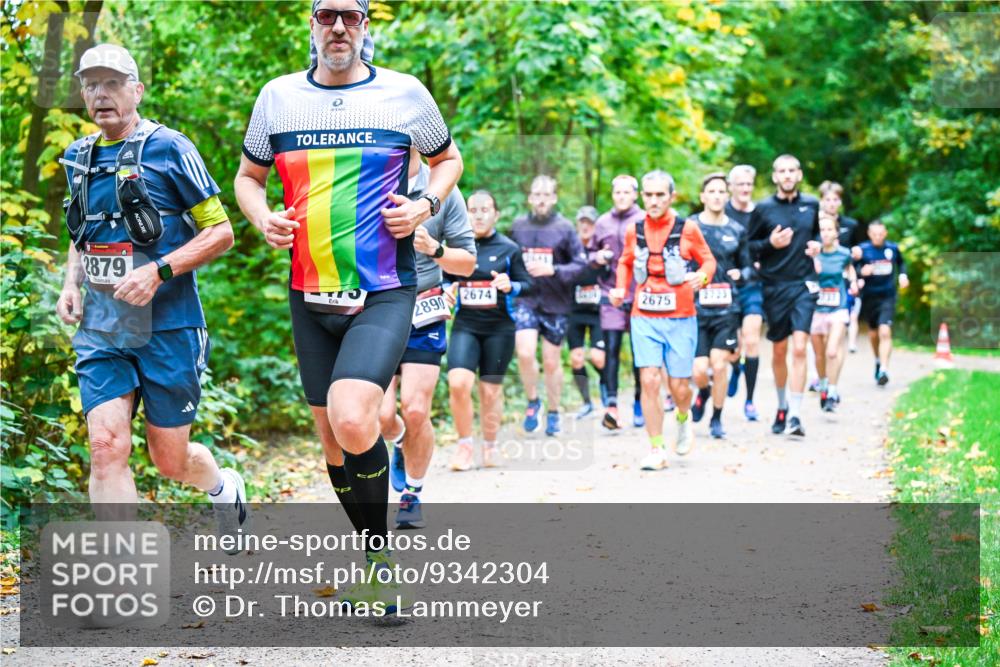 12.10.2025 - Bramfelder Halbmarathon 2025 Dr. Thomas Lammeyer http://msf.ph/oto/9342304 12.10.2025 09:54:34 Laufen 2879, 2890, 2674, 3733, 2675 meine-sportfotos.de