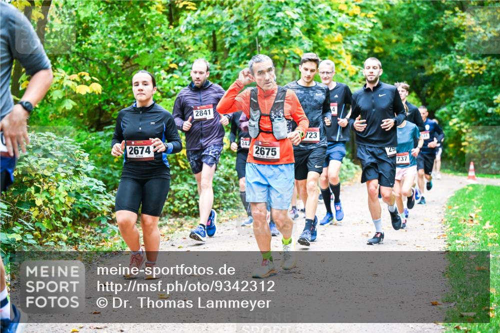 12.10.2025 - Bramfelder Halbmarathon 2025 Dr. Thomas Lammeyer http://msf.ph/oto/9342312 12.10.2025 09:54:36 Laufen 2674, 2841, 723, 242, 2675, 4, 29, 737 meine-sportfotos.de