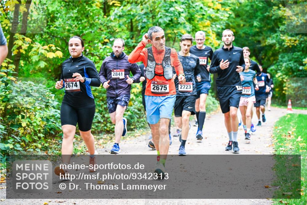 12.10.2025 - Bramfelder Halbmarathon 2025 Dr. Thomas Lammeyer http://msf.ph/oto/9342313 12.10.2025 09:54:36 Laufen 2674, 2841, 2675, 2723, 614, 29, 2737 meine-sportfotos.de