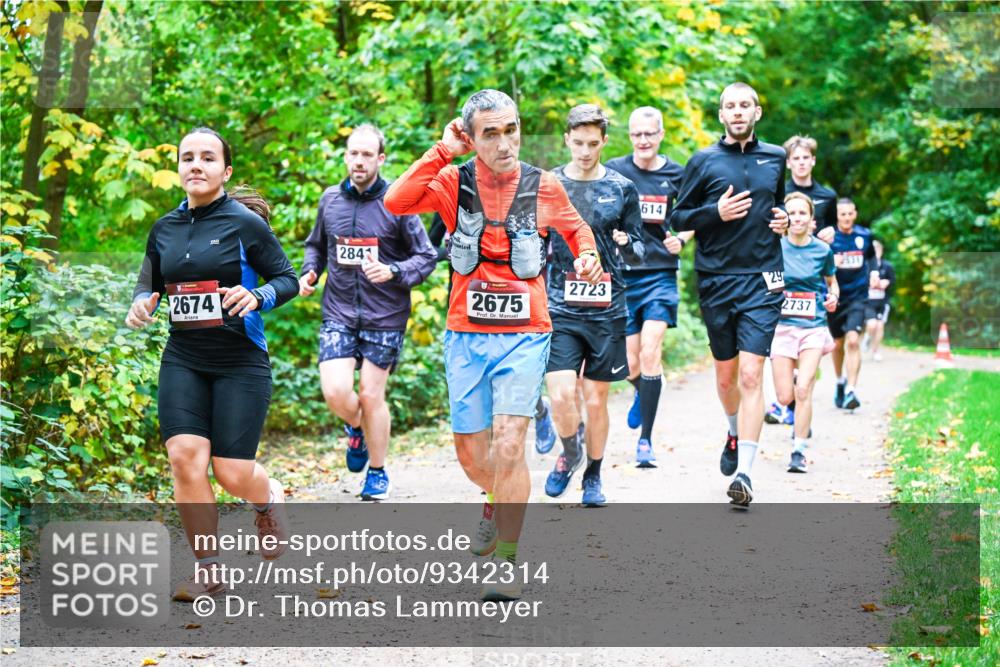 12.10.2025 - Bramfelder Halbmarathon 2025 Dr. Thomas Lammeyer http://msf.ph/oto/9342314 12.10.2025 09:54:36 Laufen 2674, 284, 2675, 2723, 614, 29, 2737 meine-sportfotos.de