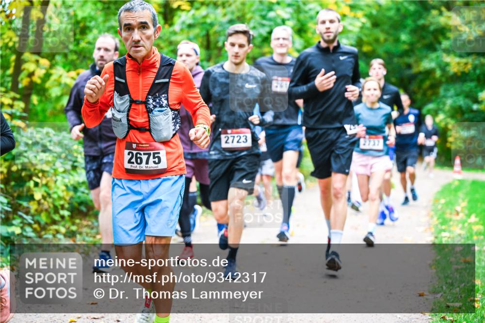 12.10.2025 - Bramfelder Halbmarathon 2025 Dr. Thomas Lammeyer http://msf.ph/oto/9342317 12.10.2025 09:54:37 Laufen 2675, 2723, 2737 meine-sportfotos.de