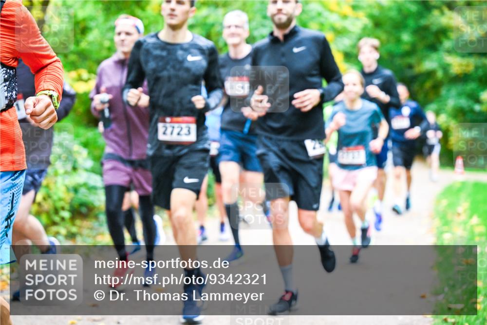 12.10.2025 - Bramfelder Halbmarathon 2025 Dr. Thomas Lammeyer http://msf.ph/oto/9342321 12.10.2025 09:54:37 Laufen 2723 meine-sportfotos.de