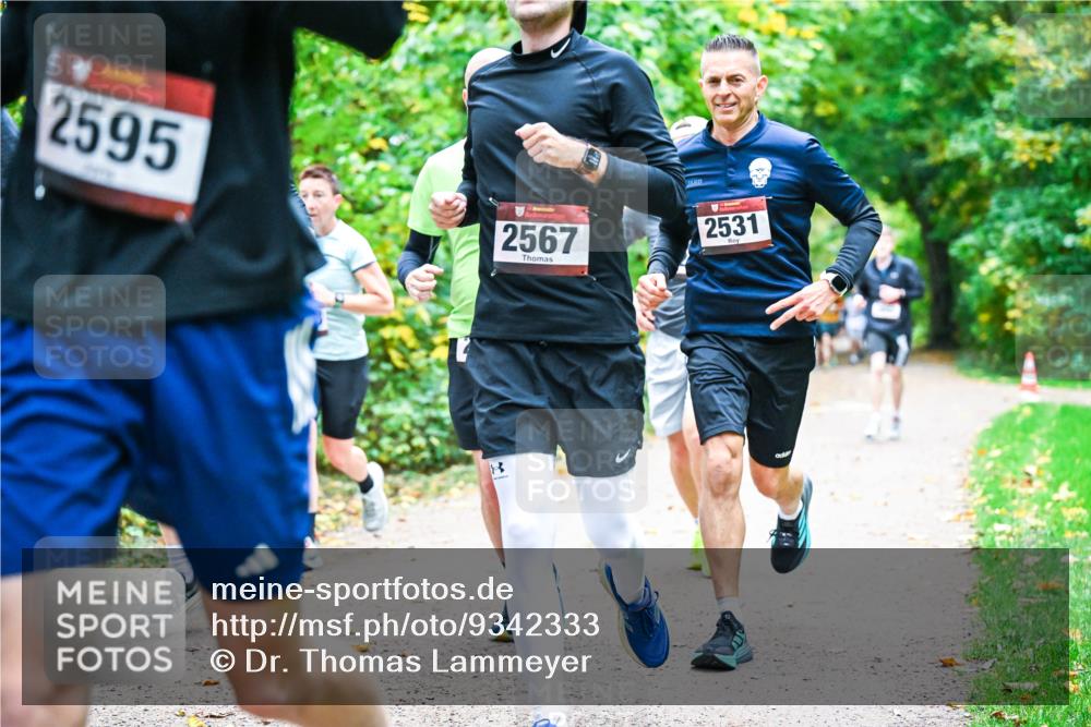 12.10.2025 - Bramfelder Halbmarathon 2025 Dr. Thomas Lammeyer http://msf.ph/oto/9342333 12.10.2025 09:54:40 Laufen 2595, 2567, 3, 2531 meine-sportfotos.de