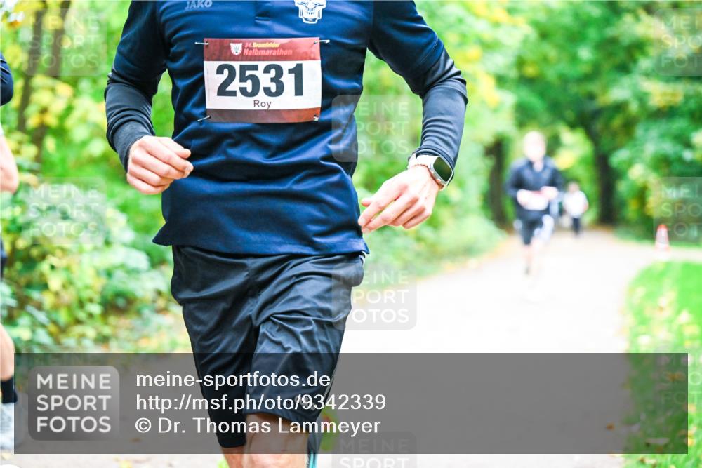12.10.2025 - Bramfelder Halbmarathon 2025 Dr. Thomas Lammeyer http://msf.ph/oto/9342339 12.10.2025 09:54:41 Laufen 34, 2531 meine-sportfotos.de