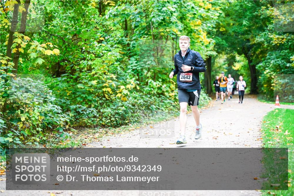 12.10.2025 - Bramfelder Halbmarathon 2025 Dr. Thomas Lammeyer http://msf.ph/oto/9342349 12.10.2025 09:54:43 Laufen 2642 meine-sportfotos.de