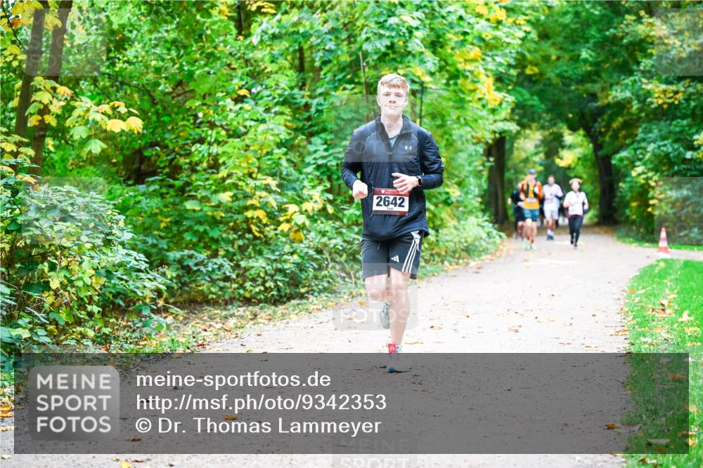 12.10.2025 - Bramfelder Halbmarathon 2025 Dr. Thomas Lammeyer http://msf.ph/oto/9342353 12.10.2025 09:54:43 Laufen 2642 meine-sportfotos.de