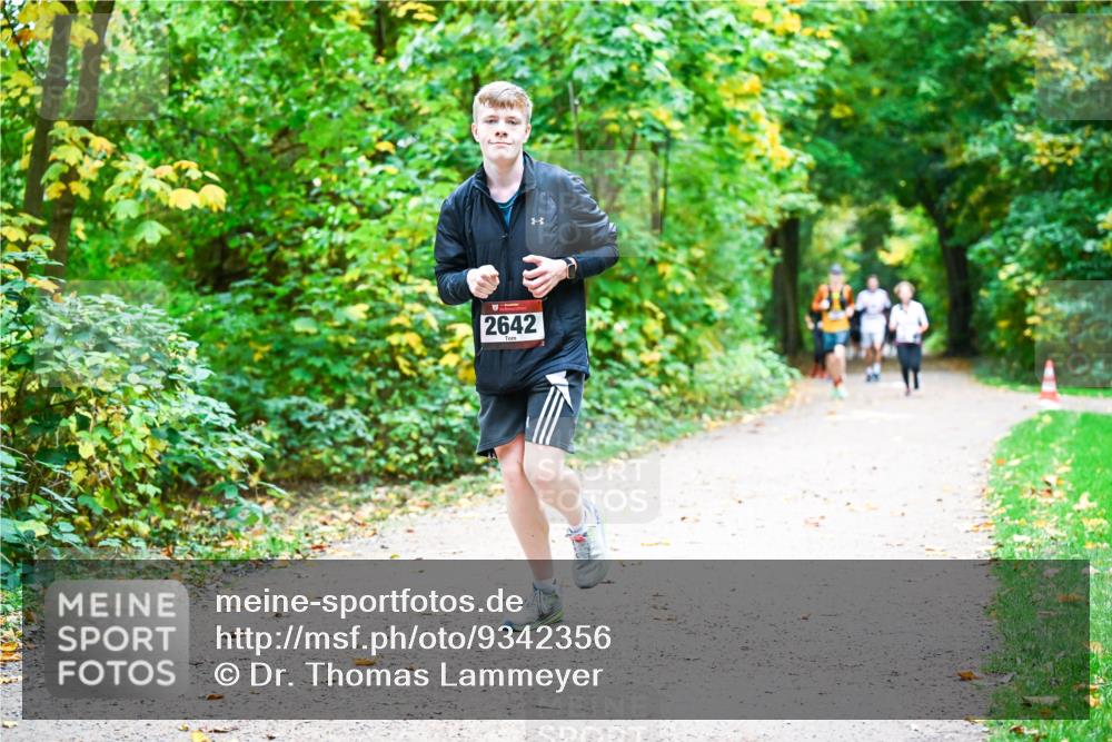 12.10.2025 - Bramfelder Halbmarathon 2025 Dr. Thomas Lammeyer http://msf.ph/oto/9342356 12.10.2025 09:54:44 Laufen 2642 meine-sportfotos.de