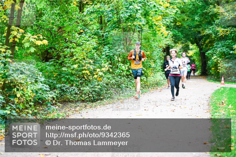 12.10.2025 - Bramfelder Halbmarathon 2025 Dr. Thomas Lammeyer http://msf.ph/oto/9342365 12.10.2025 09:54:49 Laufen 2820, 2814 meine-sportfotos.de