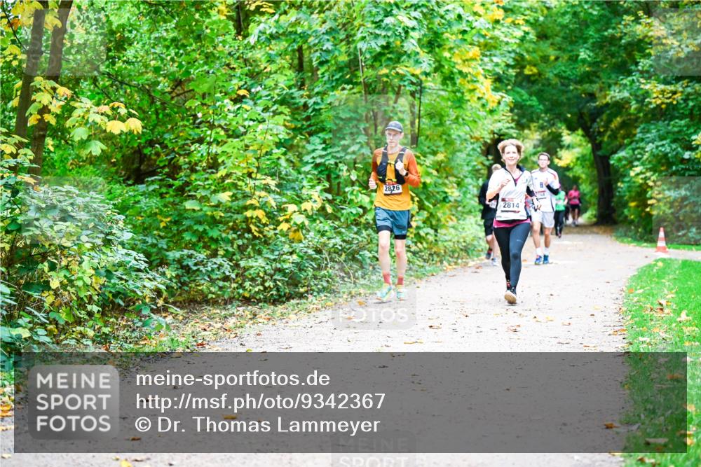 12.10.2025 - Bramfelder Halbmarathon 2025 Dr. Thomas Lammeyer http://msf.ph/oto/9342367 12.10.2025 09:54:49 Laufen 2826, 2814 meine-sportfotos.de