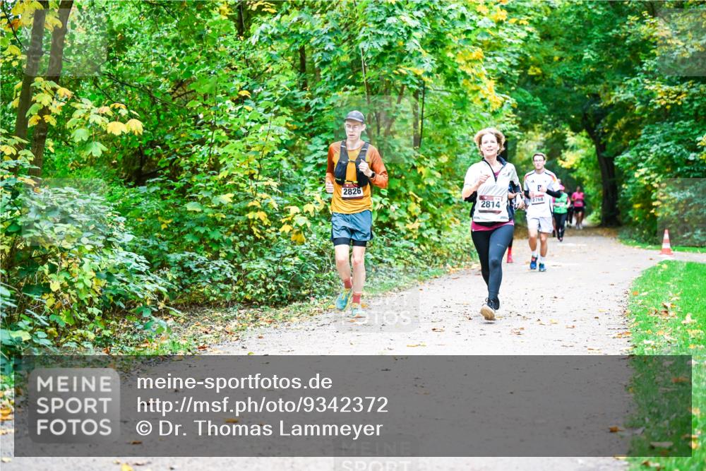 12.10.2025 - Bramfelder Halbmarathon 2025 Dr. Thomas Lammeyer http://msf.ph/oto/9342372 12.10.2025 09:54:50 Laufen 2826, 2768, 2814 meine-sportfotos.de